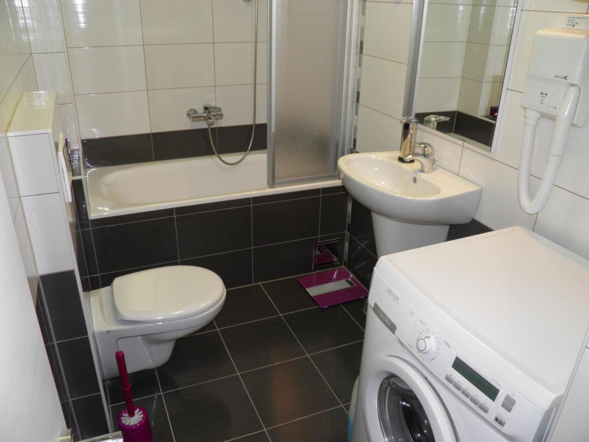 Studio Apartman Hotell Split Exteriör bild