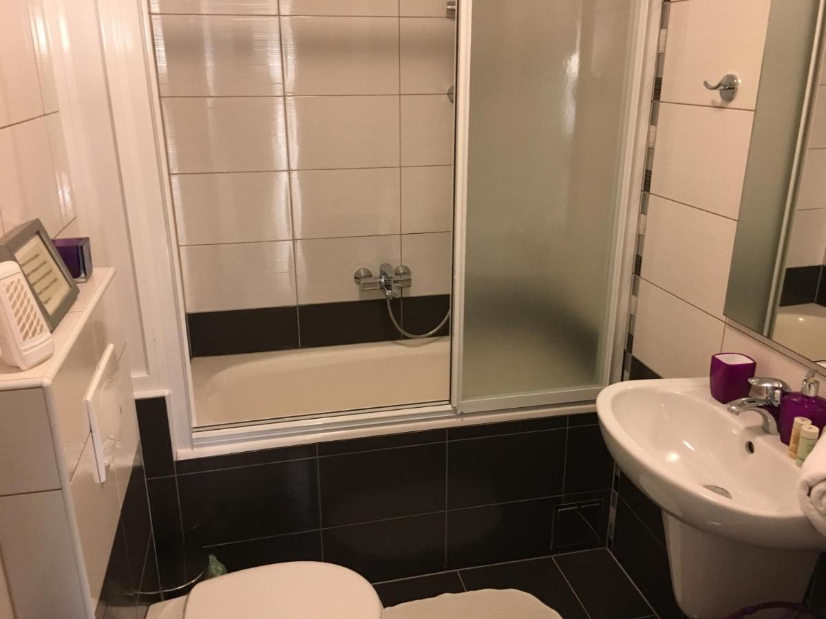 Studio Apartman Hotell Split Exteriör bild